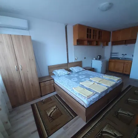 за гости петрови Gasthof Primorsko